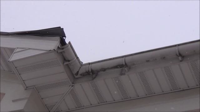 Монтаж снегозадержаний. Ремонт кровли от Кровмонтаж.