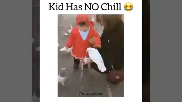 Ребенок и голубь. Смешно до слез. смотреть онлайн