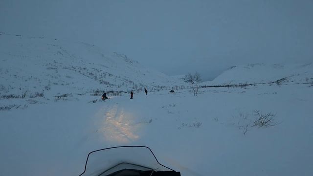 Кольский полуостров, дорога на снегоходе в ущелье Кукисвумчорр смотреть онлайн