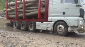 Как вытащить груженый грузовик MAN 8x6 из грязи ... RC Tamiya Truck