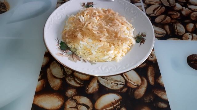 Быстрый рецепт салата на скорую руку. Салат с сыром и яйцами. Простой салат из доступных продуктов. смотреть онлайн