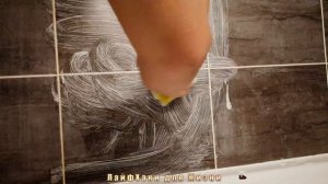 Простой способ как отмыть плитку в ванной от водного камня и налёта | Полезный бытовой совет