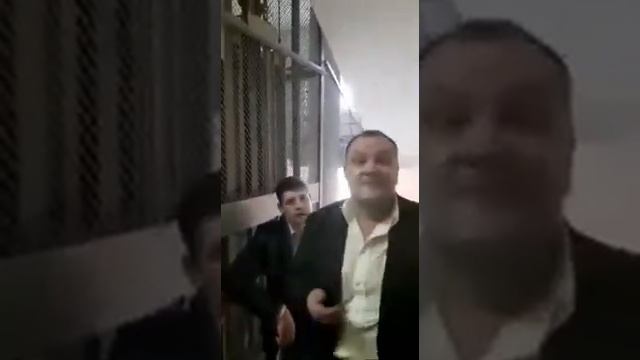 Черные риелторы пытаются вселиться в квартиру москвичей. Часть 2 смотреть онлайн