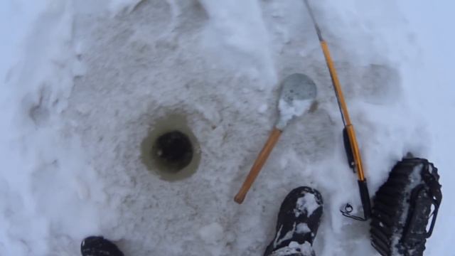 Рыбалка на жерлицы В поисках МОНСТРОВ Крупная щука Крокодилы на маленького карасяХороший клев смотреть онлайн