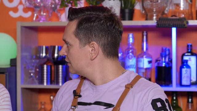 ЖАРКИЙ КОКТЕЙЛЬ С СЕКРЕТОМ (18+) смотреть онлайн