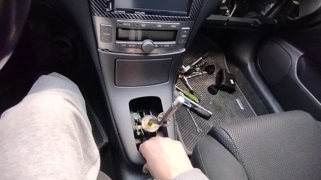 Как снять штатную магнитолу, пластик ручки кпп, чехол и ручку кпп смотреть онлайн