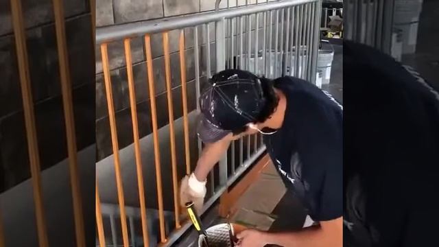 перчатка вместо кисти . быстро просто и гениально при покраске . лол прикол . сделай сам смотреть онлайн