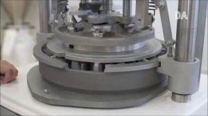 ГИДРАВЛИЧЕСКИЕ ТЕСТОДЕЛИТЕЛИ-ОКРУГЛИТЕЛИ ДЛЯ МЕЛКОШТУЧНЫХ ИЗДЕЛИЙ BakeBerry DE30