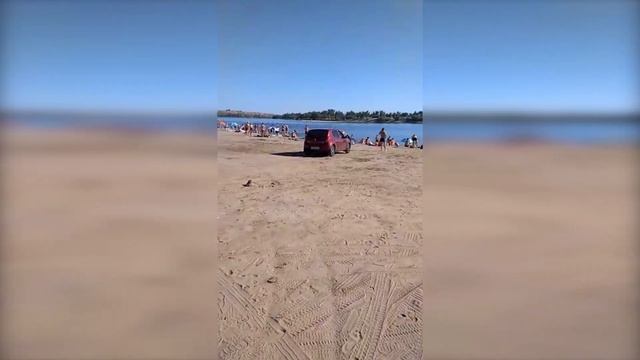 «Это «козий» пляж, за 40 лет ничего не изменилось», - волжанка смотреть онлайн