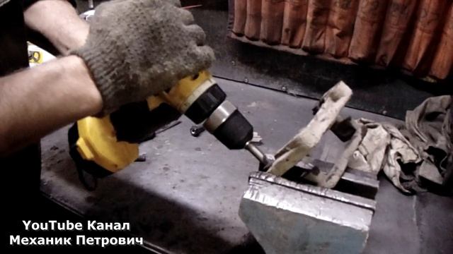ЗАКЛИНИЛО НАПРАВЛЯЮЩИЕ СУППОРТОВ /ОПЕЛЬ ЗАФИРА ЗАМЕНА ЗАДНИХ ТОРМОЗНЫХ КОЛОДОК