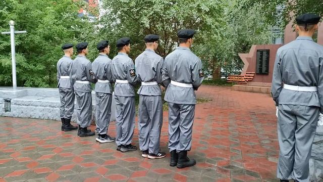 Возложение венка к мемориалу преподавателям и студентам БГПИ-БГУ - участникам ВОВ на митинге