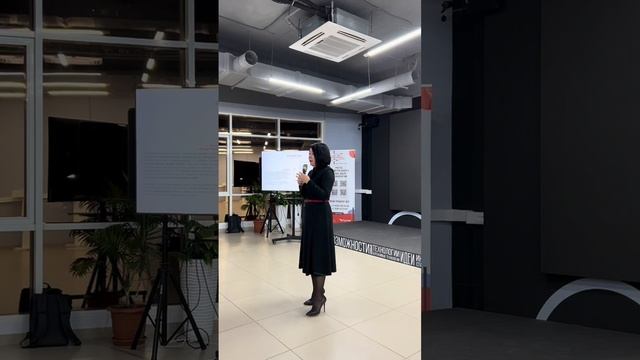 Выступление в бизнес-клубе "Эволюция" с темой "Как работать меньше и зарабатывать больше?"