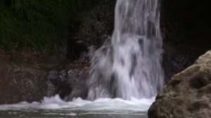 Скала Кизинка, урочище дольменов, глубокая яма в реке, водопадики, сквозная пещера с лет. мышами.