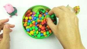 Открываем сюрпризы и ищем игрушки в яйцах
