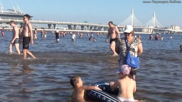 Пляж в парке 300 лет Санкт-Петербурга. Пляж в России. Лето в Столице. Финский залив. смотреть онлайн