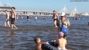 Пляж в парке 300 лет Санкт-Петербурга. Пляж в России. Лето в Столице. Финский залив.