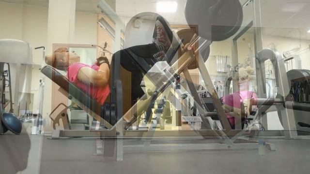 В тренажерном зале 98 кг -качаю ноги смотреть онлайн