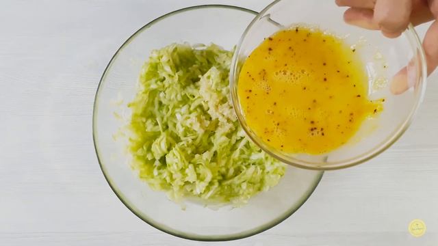 Из кабачков что приготовить? Самые нежные и ароматные кабачковые оладьи! Оладушки из кабачков сочны