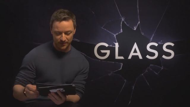 Джеймс МакЭвой и Сара Полсон угадывают кому посвящён твит смотреть онлайн