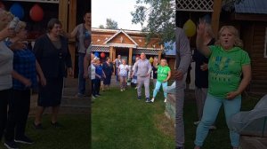 Весёлое представление гостей на дне рождения.