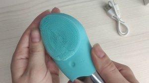 Электрическая силиконовая щеточка для умывания и массажа с Алиэкспресс/Joom