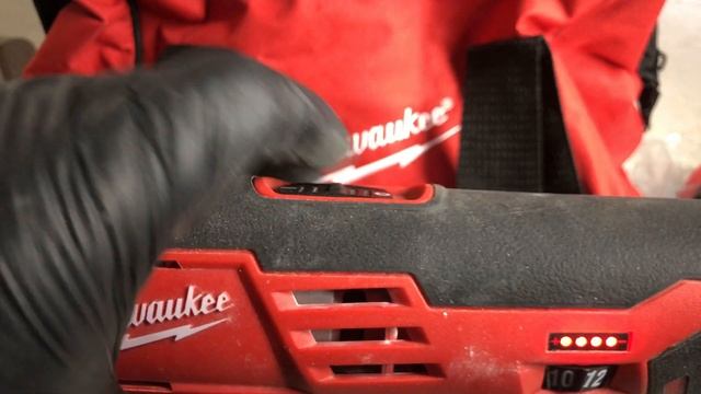 Milwaukee M12 Cordless Multi Tool 2426 20 смотреть онлайн