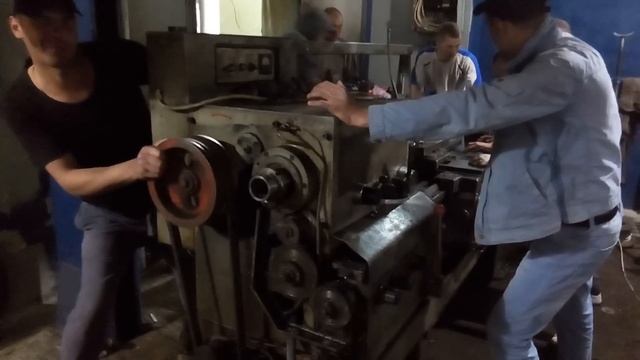 Сунул палец в станок! Прищемило палец станком!