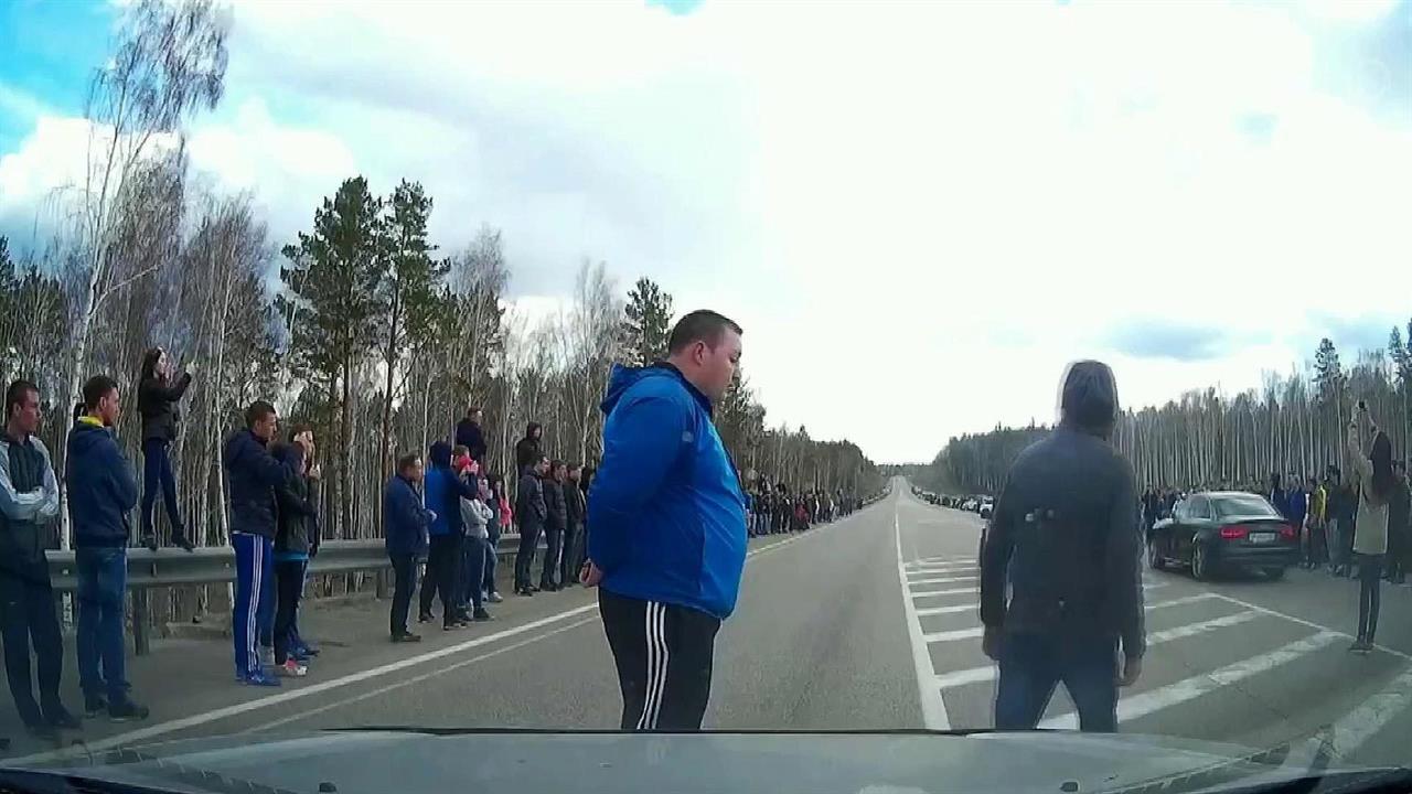 В Иркутске стрит-рейсеры перекрыли дорогу, чтобы устроить заезды на скорость