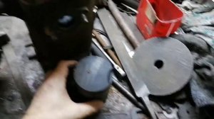 пускач ломает поршня!!! В чем причина???