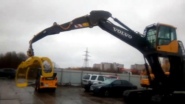 Переоборудованный VOLVO EC220DL в перегружатель леса смотреть онлайн