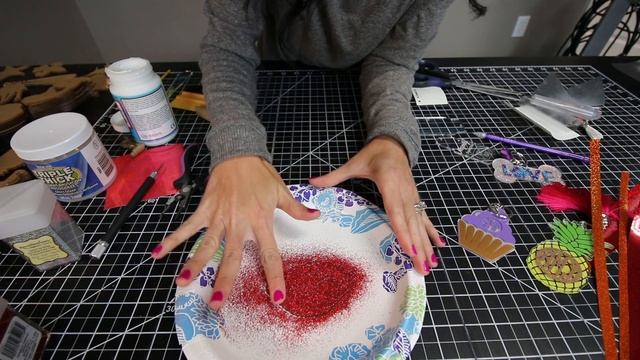 how to make GLITTER acrylic keychains, glitter keychain tutorial смотреть онлайн