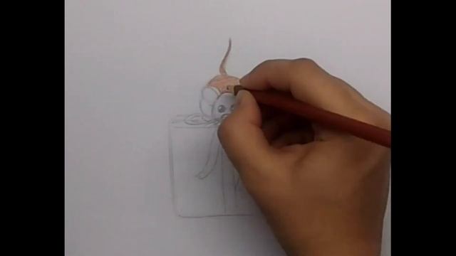 Как нарисовать мышку на коробке с подарком