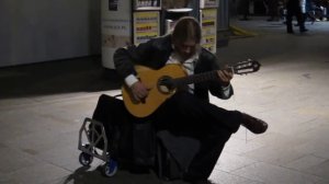 ИГРАЕТ НА КЛАССИЧЕСКОЙ ИСПАНСКОЙ ГИТАРЕ ► Крутой Гитарист