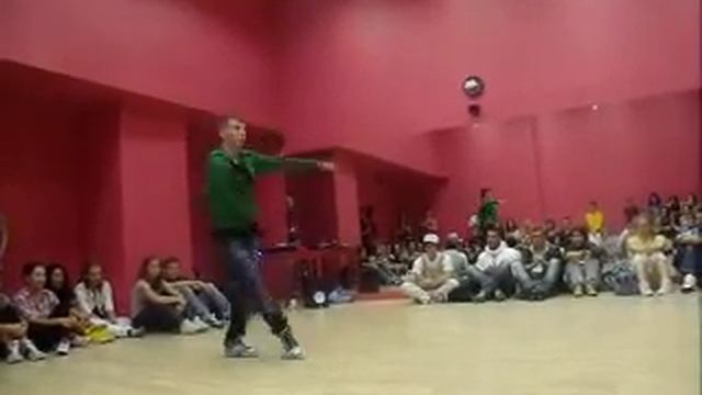 Waacking Freestyle by Kev.M