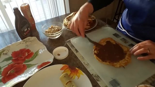 Блинчики с шоколадно ореховой начинкой. смотреть онлайн