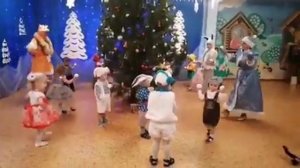 Танец со снежками-Мы снежочки в руки взяли/Dance with snowballs-we took snowballs in hand.