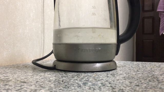 ЛАЙФХАК: ЧИСТЫЙ ЧАЙНИК ЗА 1 ЧАС. ЛИМОННАЯ КИСЛОТА + КИПЯТОК смотреть онлайн