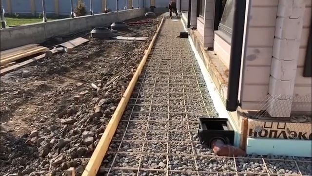 Благоустройство участка: создаем основание под мощение