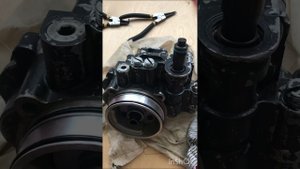 Хендай Hyundai 170 , заливает маслом кпп , разбираю насос