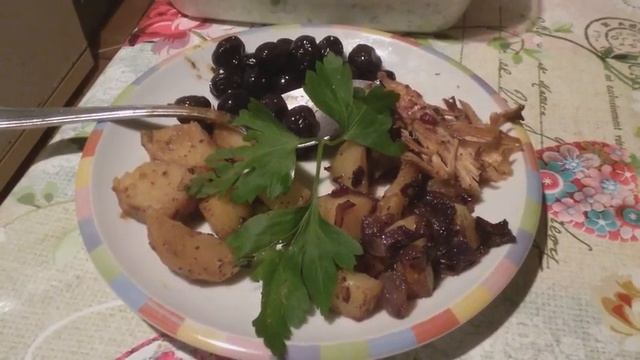 Бюджетное, но вкусное новогоднее меню. С Новым Годом !!!