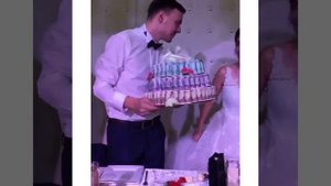 Свадебный торт из денег