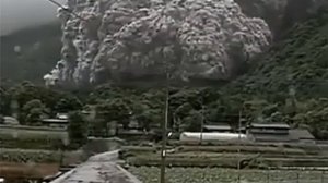 Вулкан извергнул смертоносный пирокластический поток в 800 градусов!!!