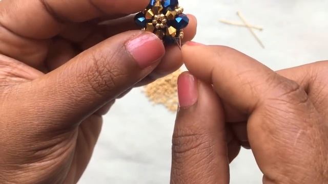 TUTORIAL DE ARETES CORONA DE REY, ARETES HERMOSOS HECHOS A MANO PARA DAMAS смотреть онлайн