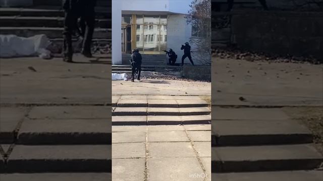 Парни в черном уже в деле