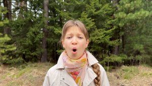 Роберт Рождественский «Баллада о красках». Читает Софья Москаленко