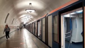 Электропоезд Москва на станции Алексеевская