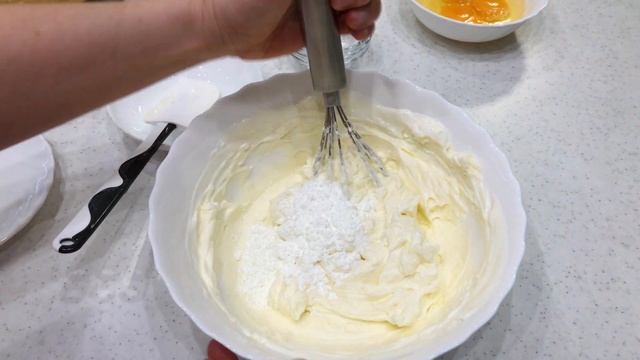 ВСЕ ПРОСЯТ ещё ОДИН КУСОЧЕК! ! НЕЖНЫЙ и СЛИВОЧНЫЙ Чизкейк Нью-Йорк с ДОМАШНЕЙ СГУЩЕНКОЙ И ОРЕХАМИ. смотреть онлайн