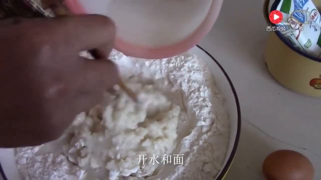 【農民大黑】一盤菜花粉條豆腐亂炖配油條，午飯簡單美味，大黑咕嚕吃完一大碗