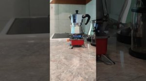 Распаковка и обзор гейзерной кофеварки Bialetti Moka Express 130мл (3 чашки)