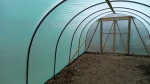 Парник для дачи. Пленка против поликарбоната.